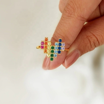 Verlobungsring in 18K Gold mit süßem Herz und Regenbogen