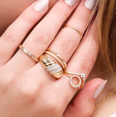 Platinplattierung Runde Brillantes Schnitt Diamantkuppelring für Frauen Feinschmuck OEM / ODM