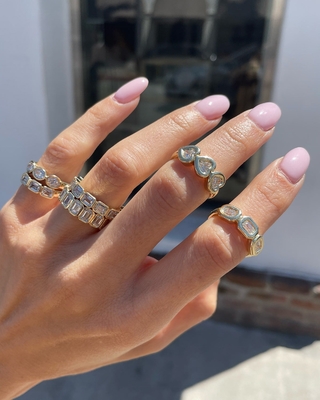 Handgefertigter Silber Triple Smaragd Ring mit AAA Zirkon Stein und 14K Gold Bezel Setting