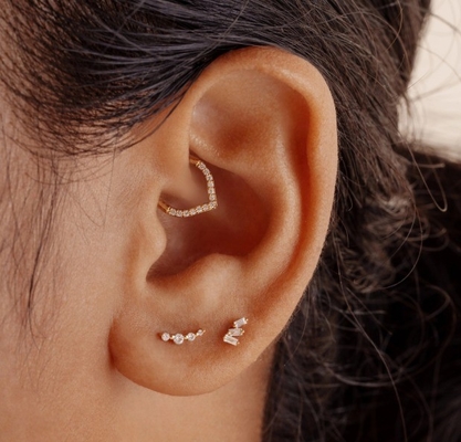 Dreifache weiße Kubikzirkon-Gewinde Flatback 925 Sterling Silber Ohrringe Expressversand