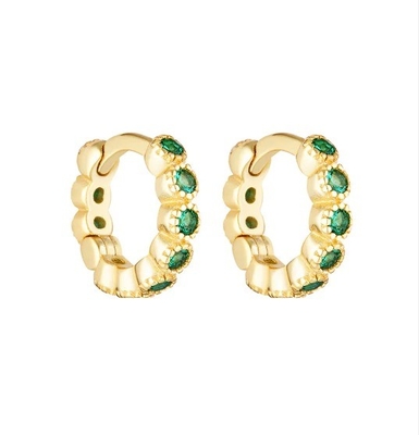 18K Gold beschichtet Baby Smaragd CZ Huggie Ohrringe für Mädchen Alltagsschmuck