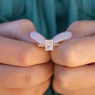 Vintage handgefertigt 18K Gold Baguette Schnittstein Verlobungsring Vintage Stil für Frauen