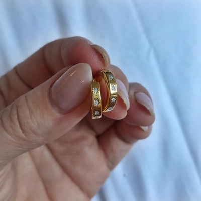 Stylische Ohrringe 14K Gold Vermeil Stern Set Diamant Umarmungsringe für mühelosen Stil