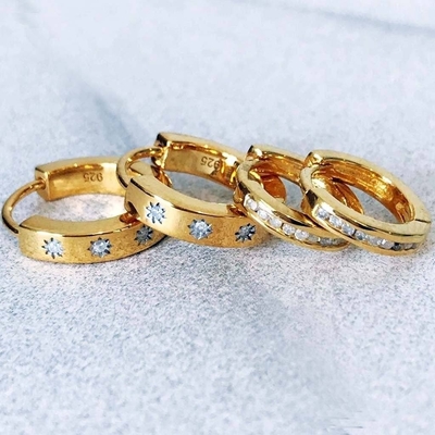 Stylische Ohrringe 14K Gold Vermeil Stern Set Diamant Umarmungsringe für mühelosen Stil