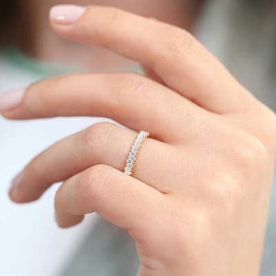 925 Sterling Silber CZ Diamant Baguette Damen Ewigkeit Ring mit Gelbgoldplattierung