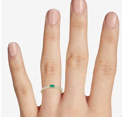 Feine Schmuckstücke 925 Sterling Silberring mit grünen oder weißen Steinen und 18K Goldplattierung