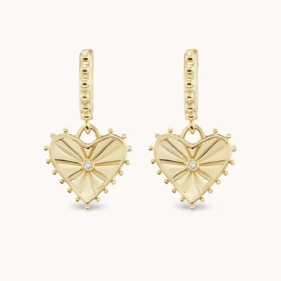 14K-Goldplattierte Dangle Drop Heart Huggies Ohrringe für Frauen sind 925 Sterling Silber