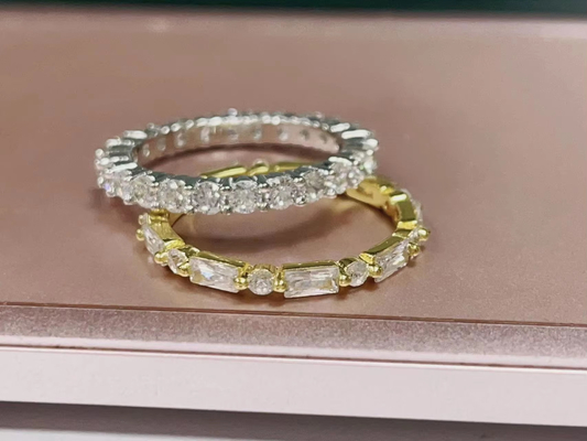 18K Gold Einfaches Modernes Rechteckiges Schnitt Weiß CZ 925 Sterling Silber Frauen Ewiges Ring Party Geschenk