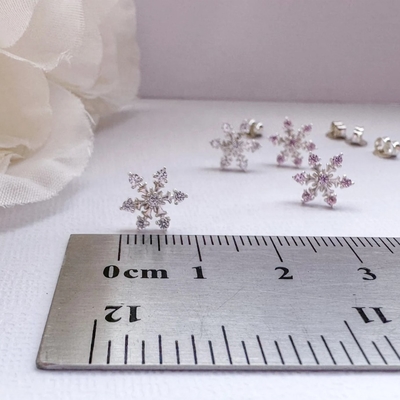 925 Sterling Silber, rhodiniert, CZ-Schneeflocken-Ohrstecker, 2g