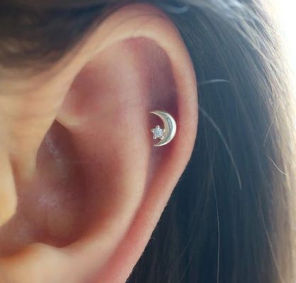 925 Sterling Silber Tiny CZ Moon Piercing Stud Ohrring mit Kugelschraubrückverschluss