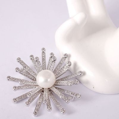 Schneeflower Weiße Perle und Weiße CZ Handgefertigte Modebroschen für Frauen