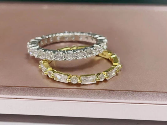 18K Gold Einfaches Modernes Rechteckiges Schnitt Weiß CZ 925 Sterling Silber Frauen Ewiges Ring Party Geschenk