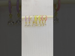 Pärchen geschnitten Weiße kubische Zirkonia & rosa Emaille Dangle Hoop Ohrringe